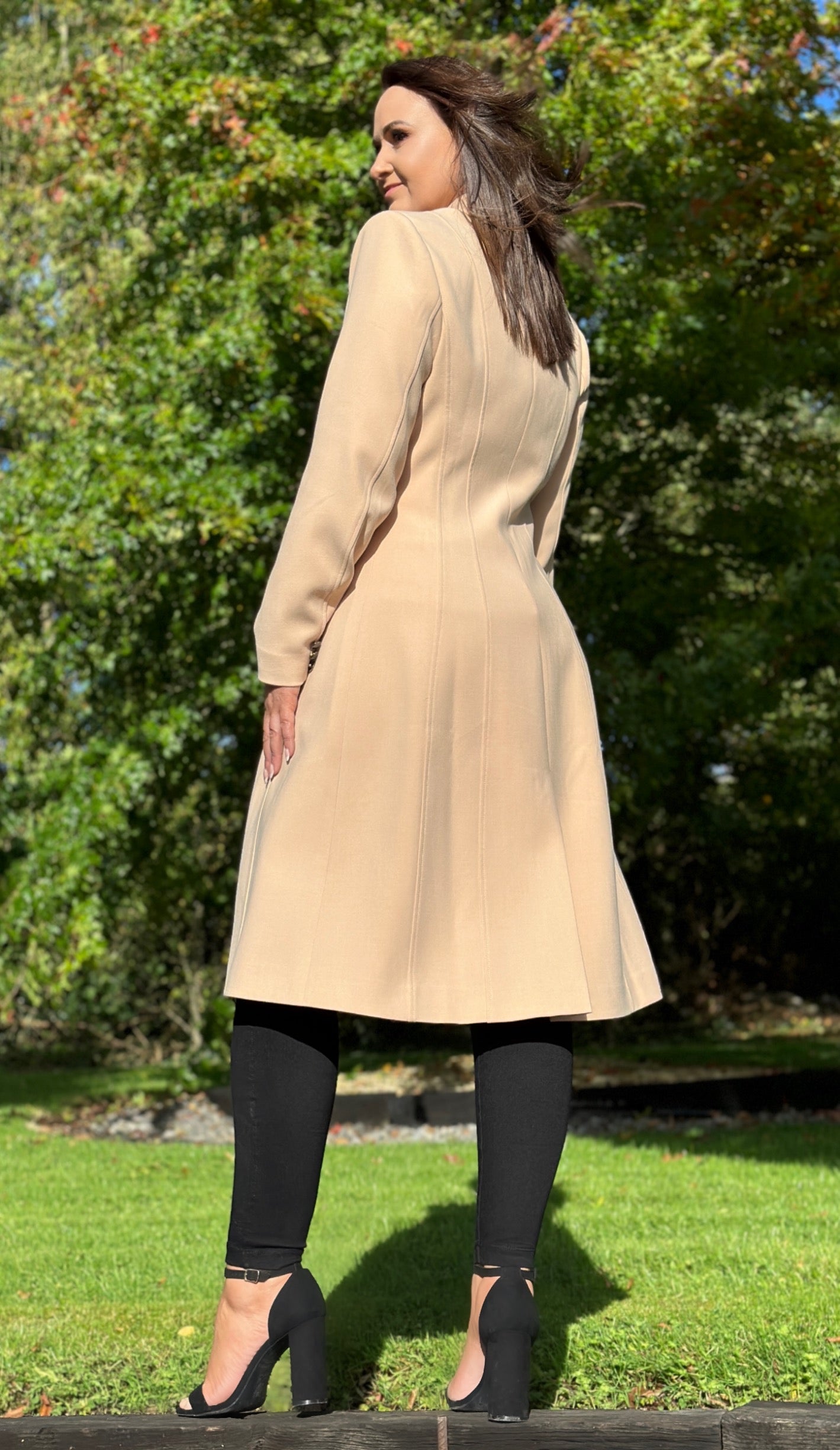 SENSS - THE ALMOND COAT