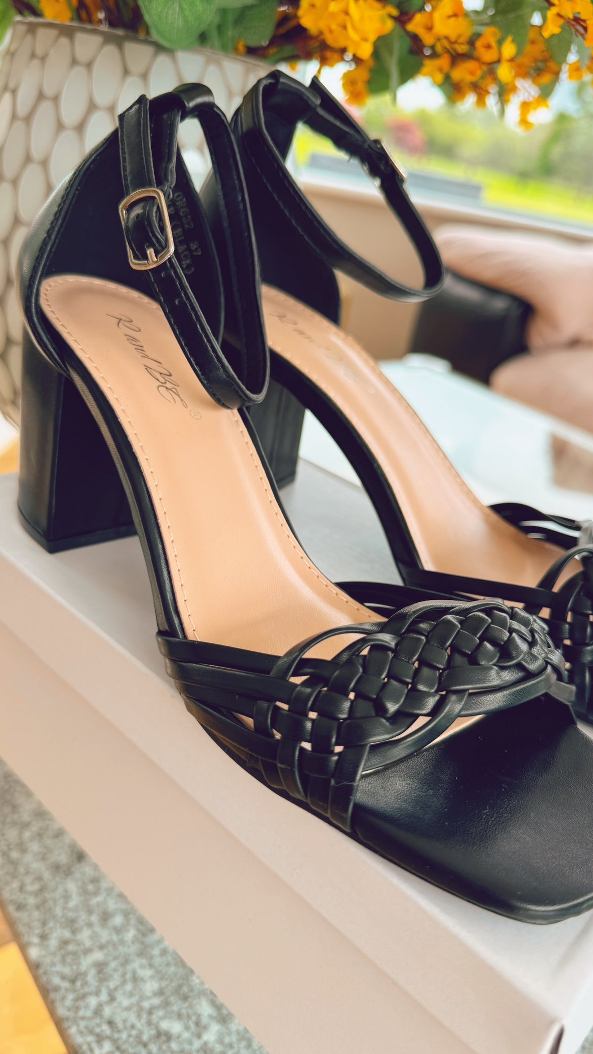 BLACK BLOCK HEEL WOVEN SANDALS