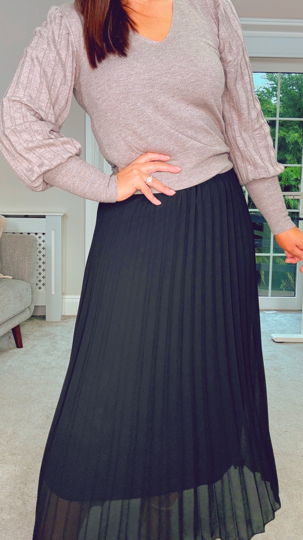 TAUPE FINE KNIT with EXAGGERATED SHOULDER