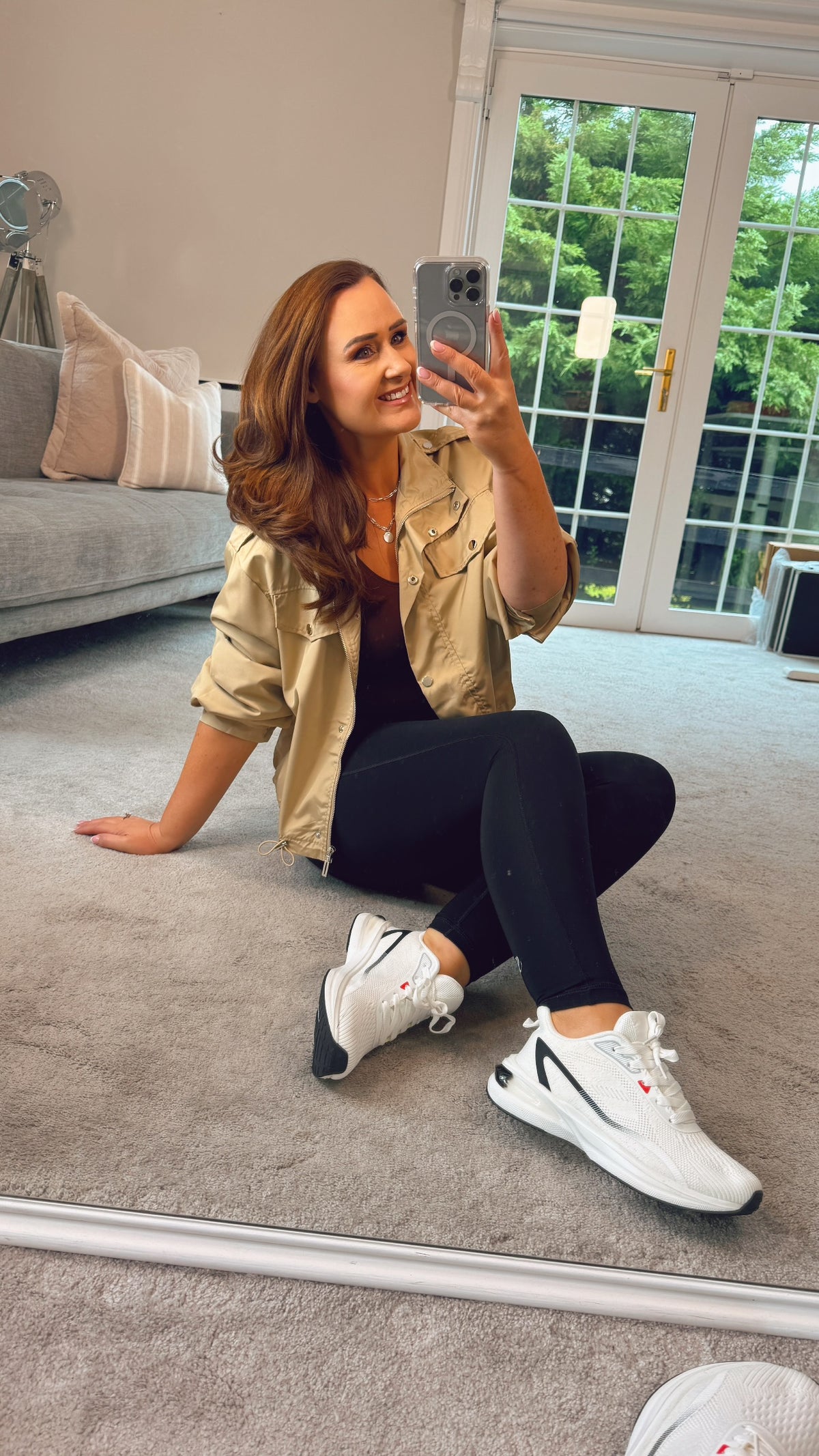 WHITE TRAINER WITH bLACK STRIPE