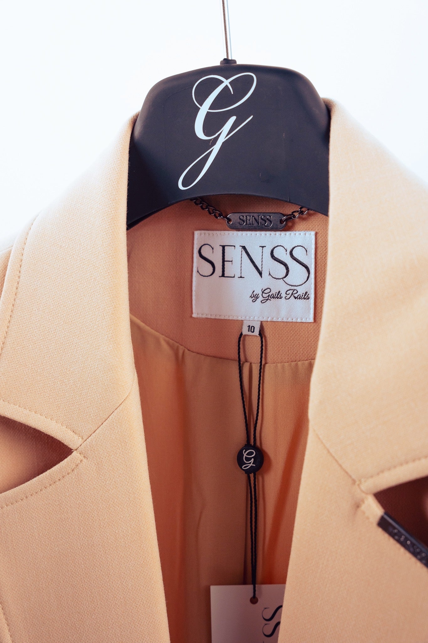 SENSS - THE ALMOND COAT