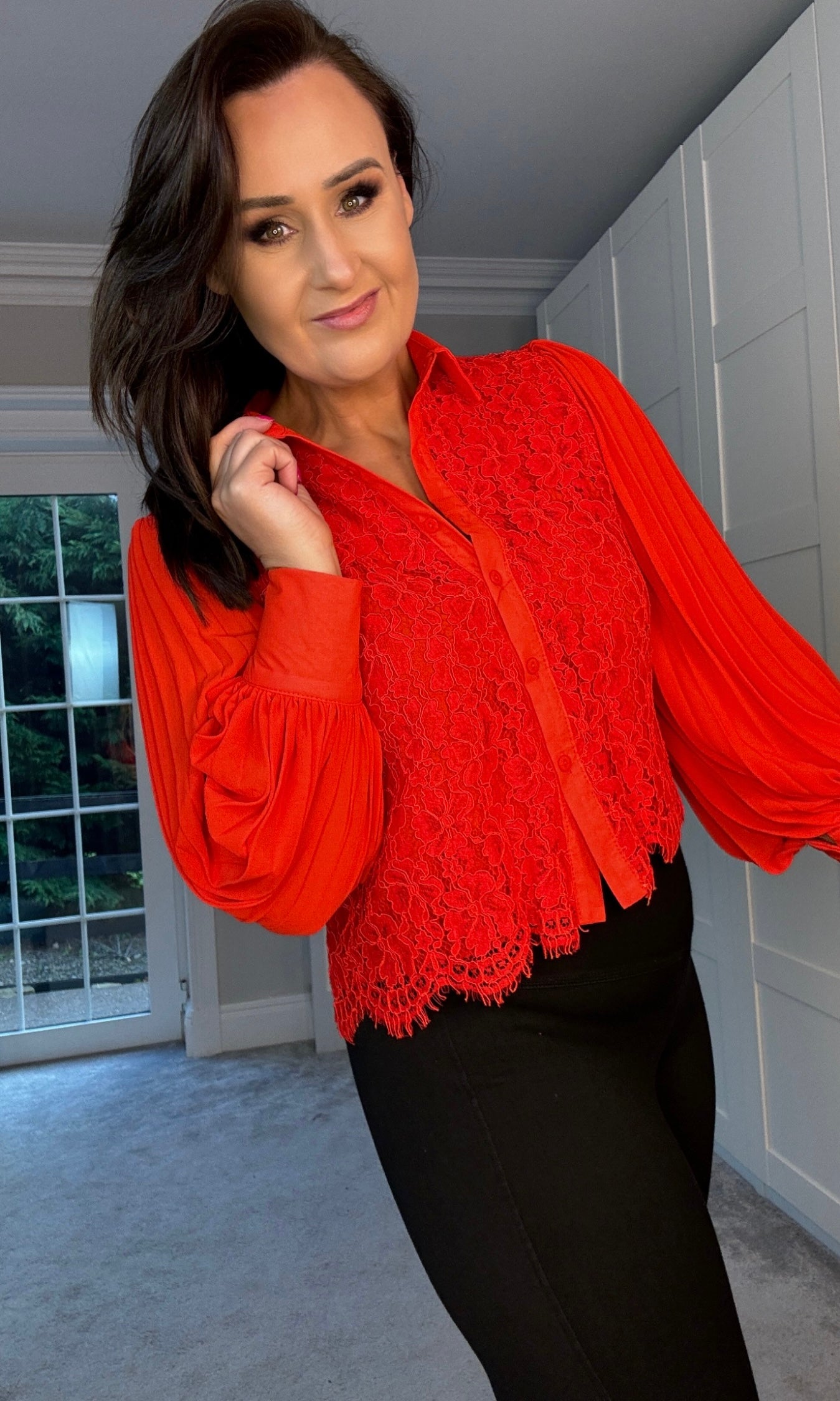 PREMIUM RED LACE BLOUSE WITH PLEATED SLEEVE