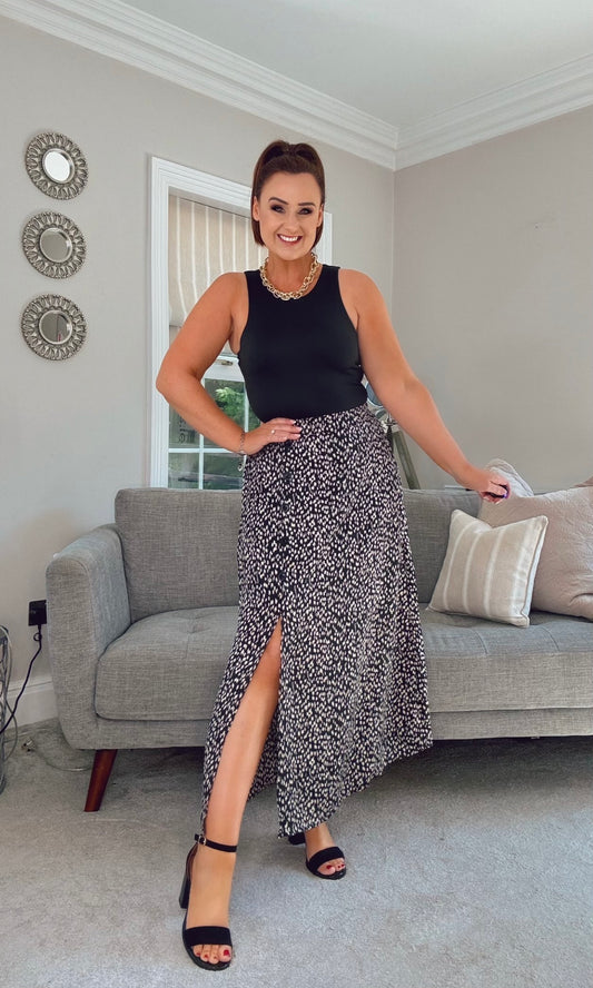 BLACK & CREAM PATTERN SKIRT with side button detail