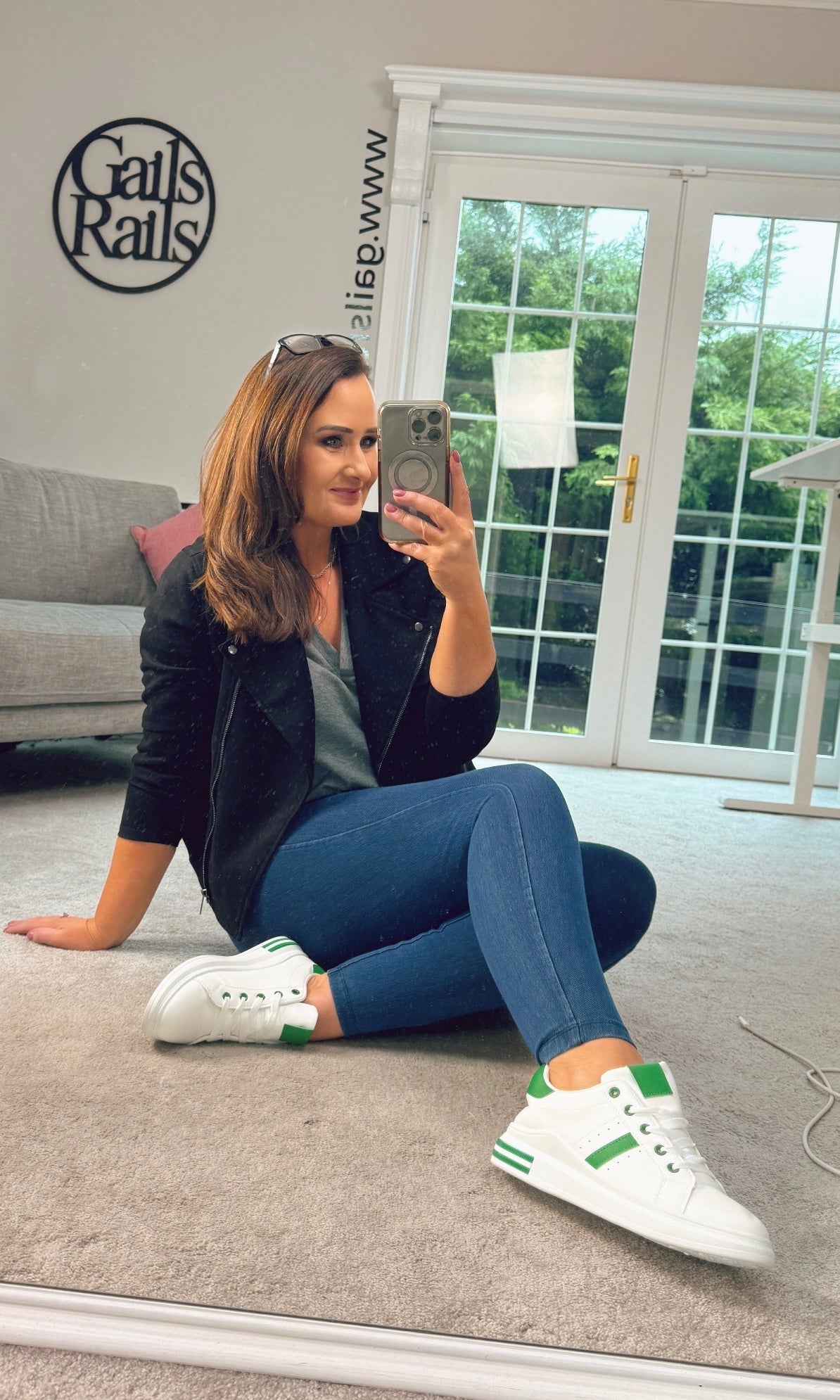 WHITE TRAINER WITH GREEN STRIPE