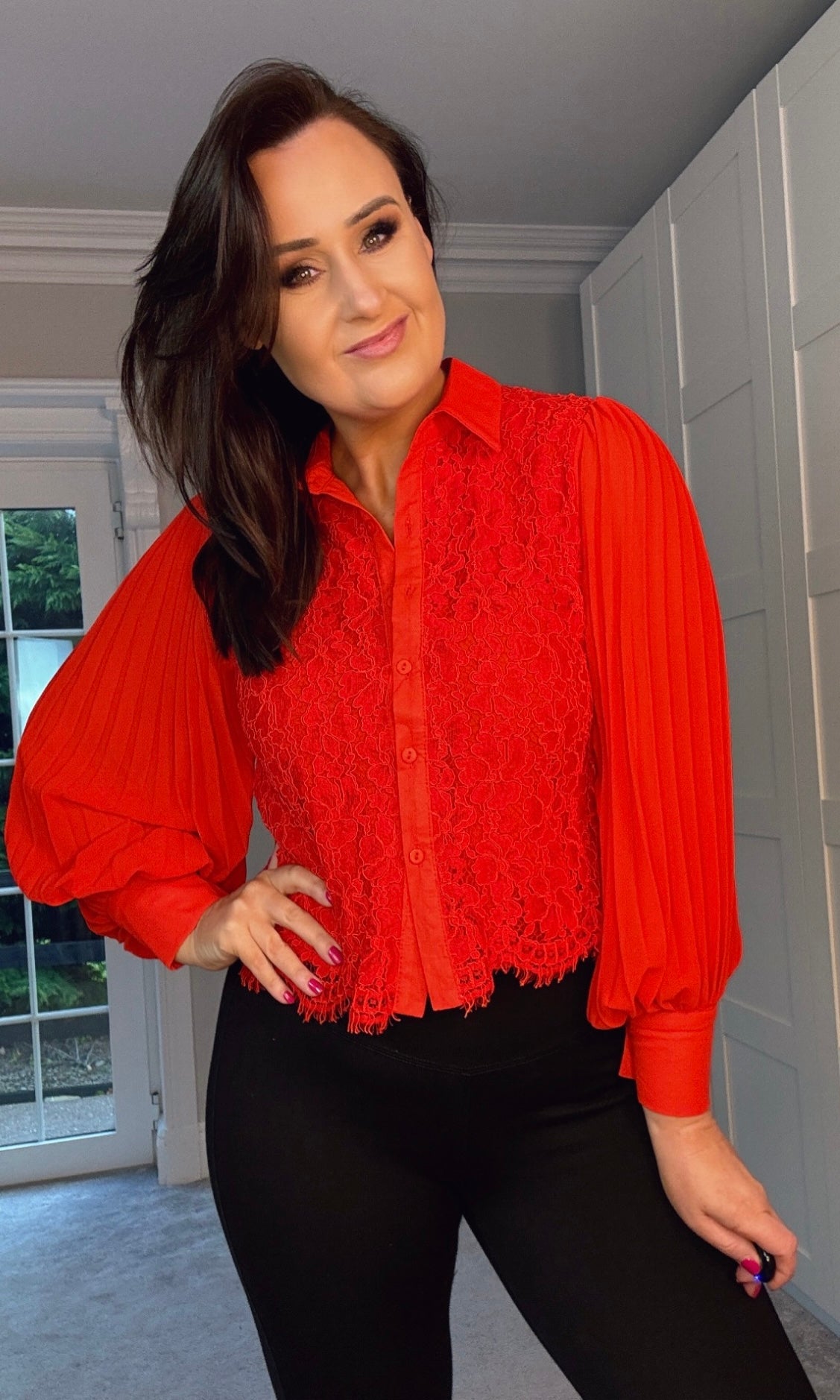 PREMIUM RED LACE BLOUSE WITH PLEATED SLEEVE