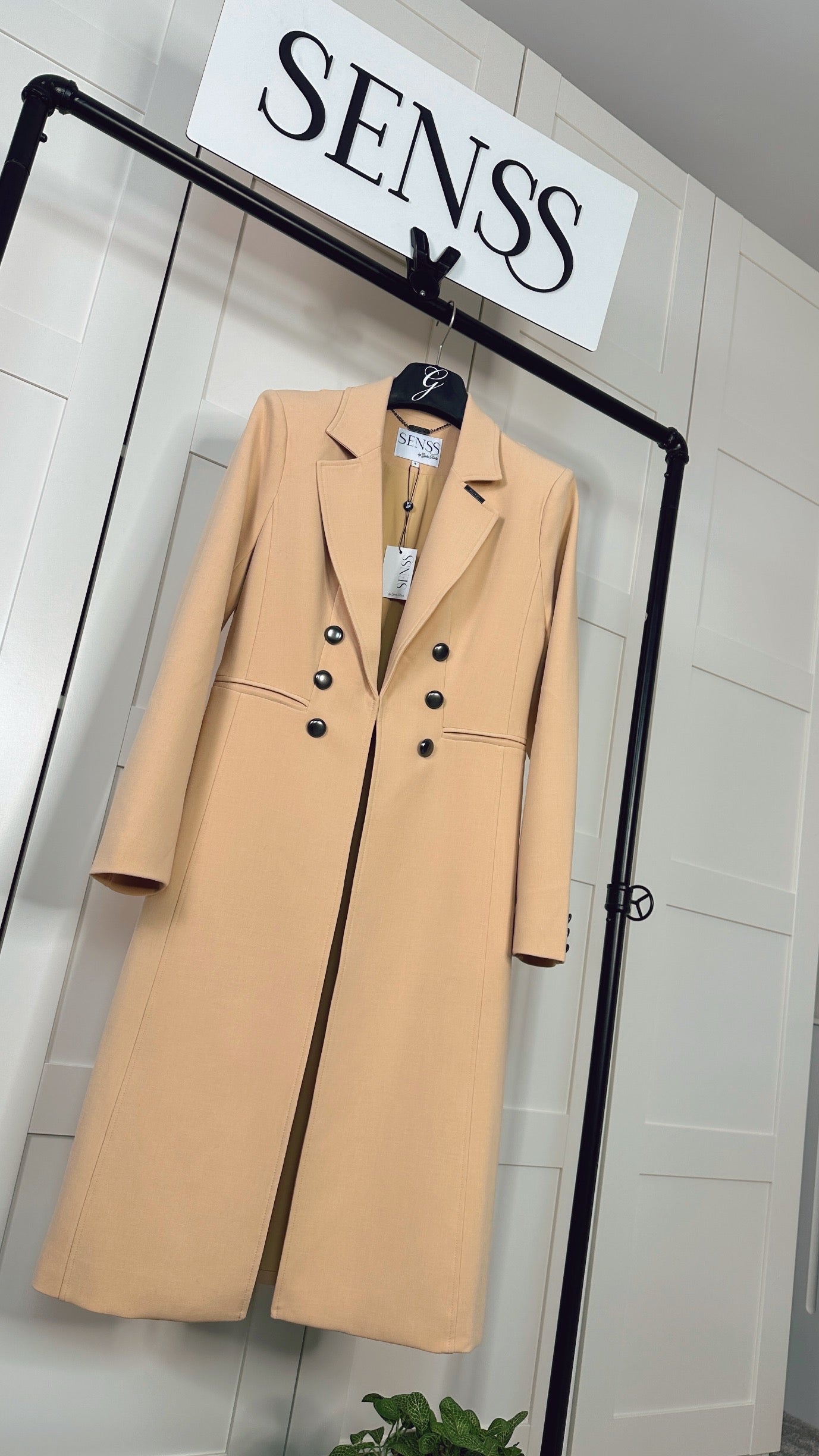 SENSS - THE ALMOND COAT