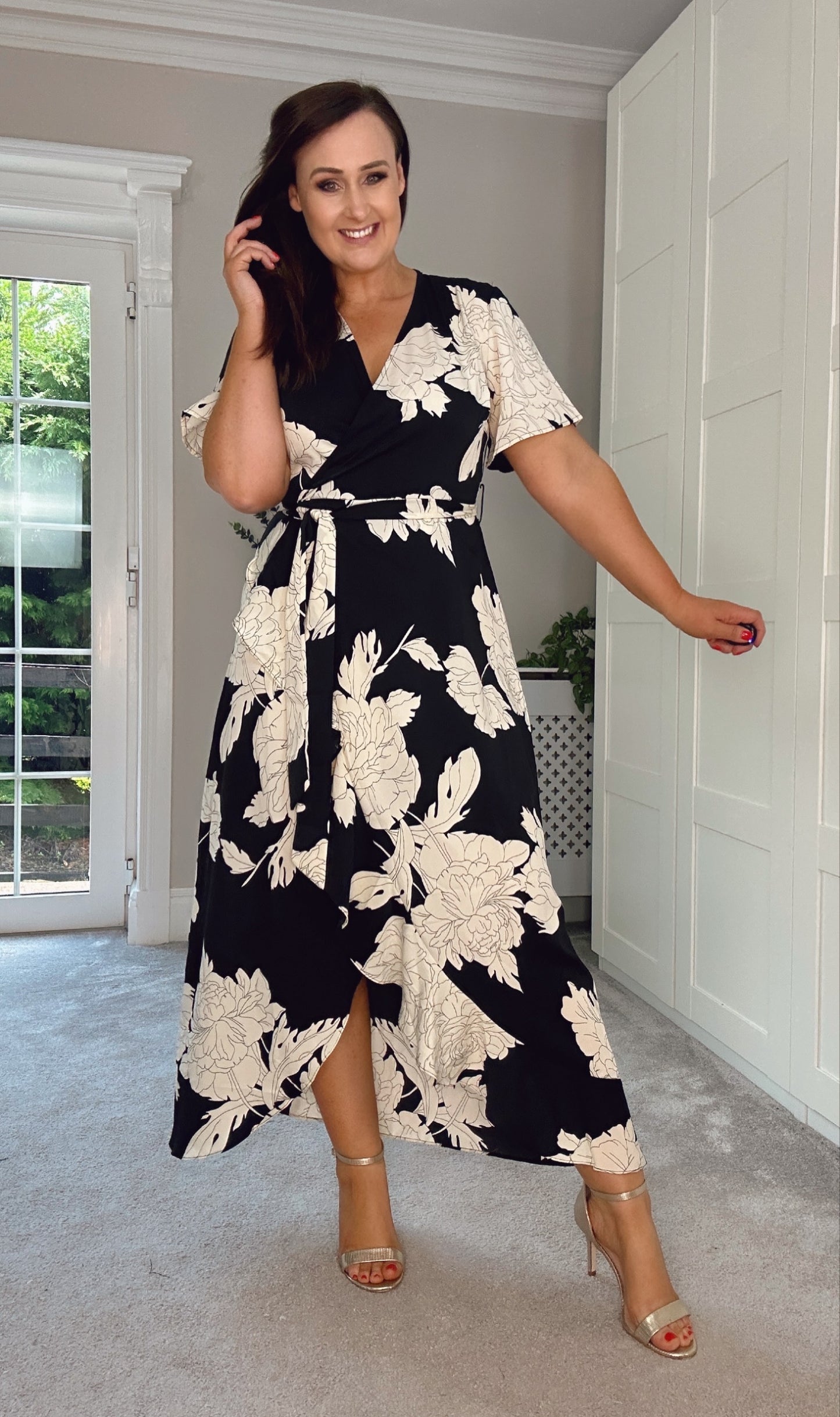 BLACK AND CREAM FLORAL PRINT MOCK WRAP DRESS
