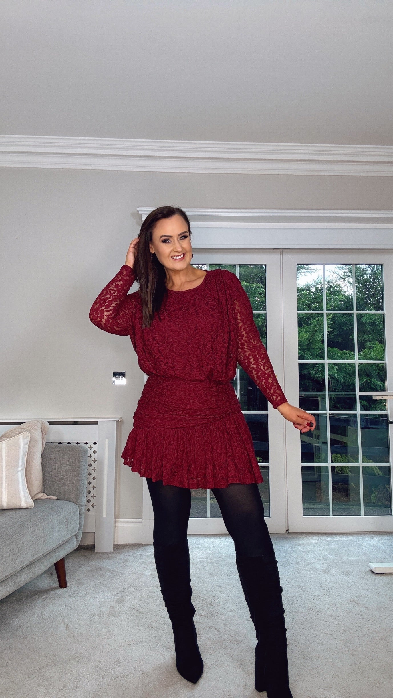 BURGUNDY SHORT STRETCH LACE DRESS