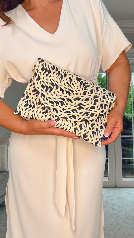 CLUTCH / CROSS BODY SUMMER STRAW BAG