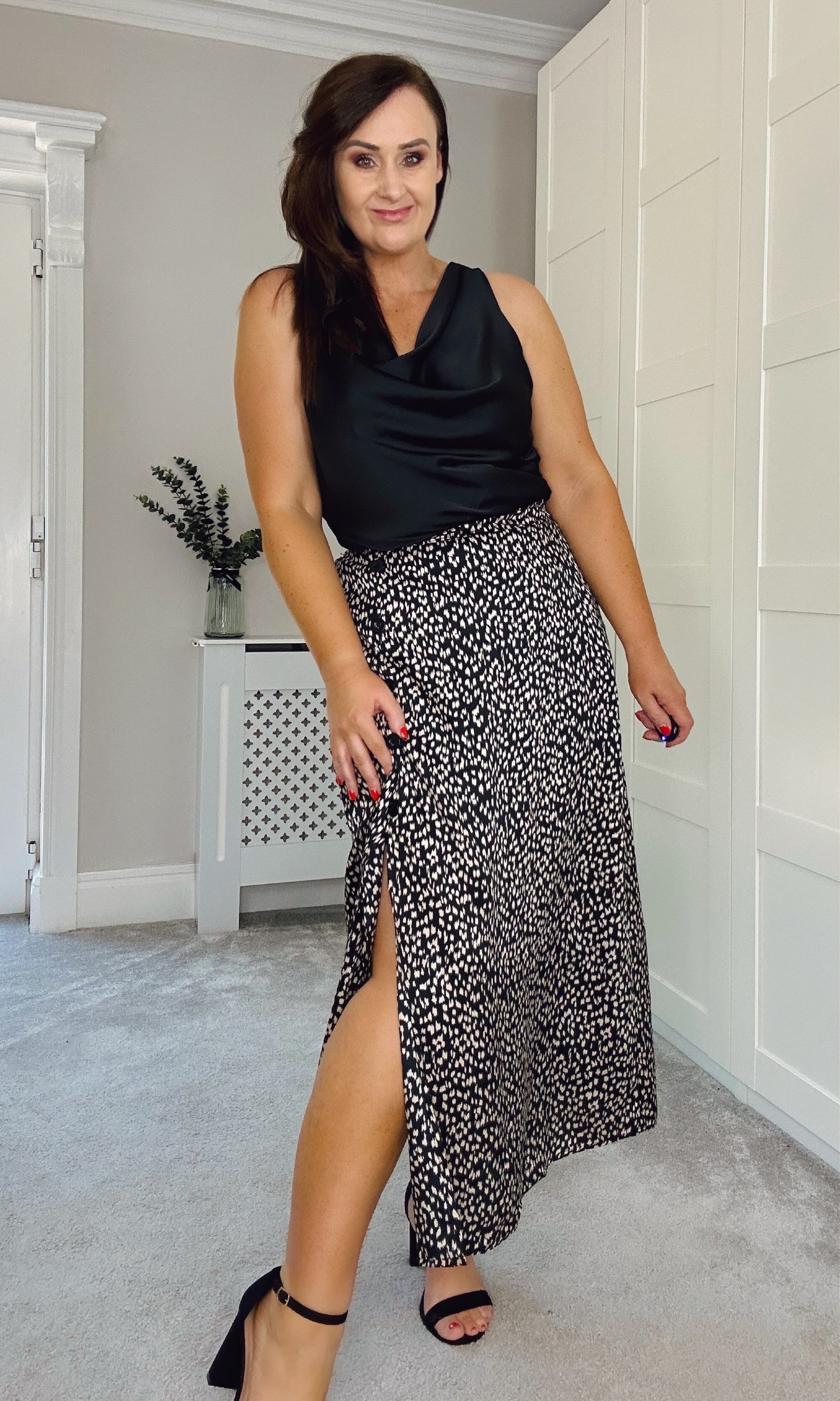 BLACK AND WHITE LEOPARD BUTTON SKIRT