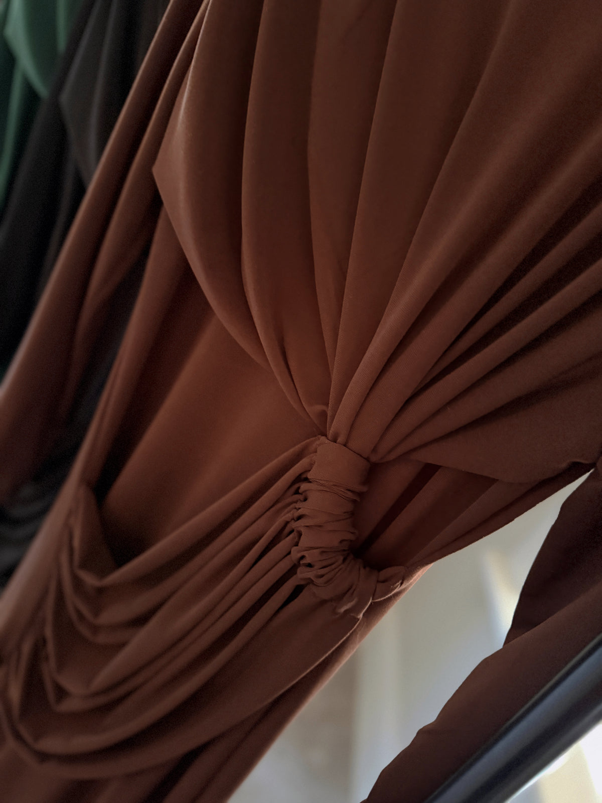 CHOCOLATE BROWN STRETCH DRAPE DRESS