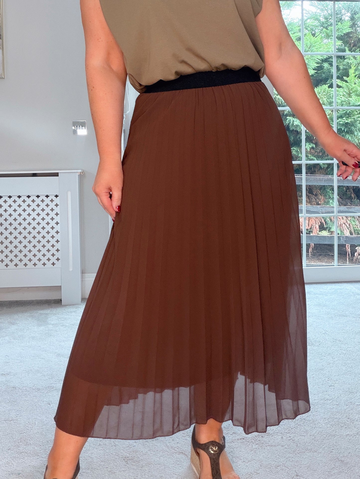 BROWN PLEATED SKIRT