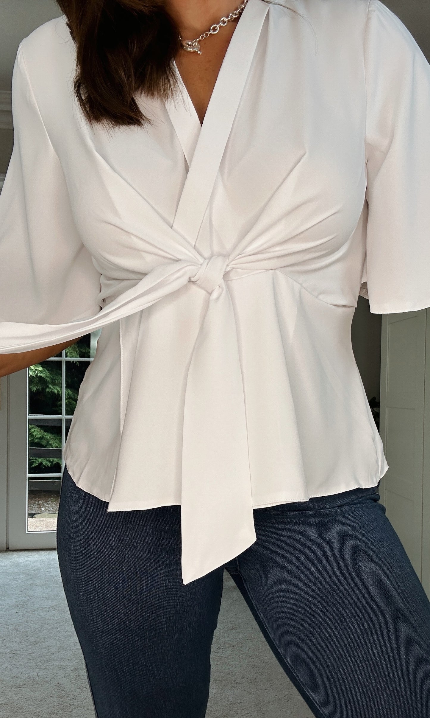 WHITE TIE KNOT ANGLE SLEEVE TOP