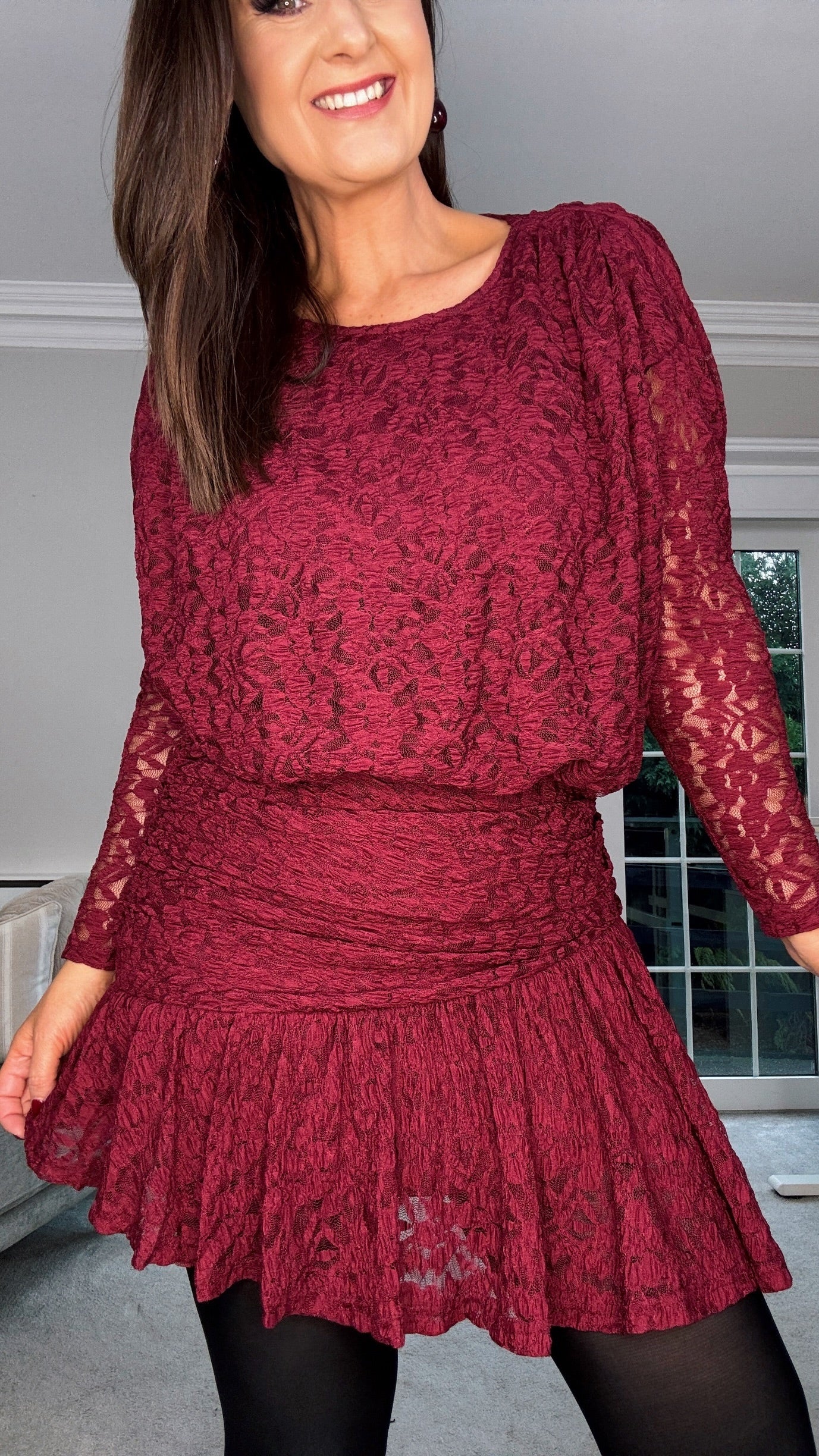 BURGUNDY SHORT STRETCH LACE DRESS
