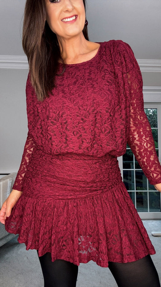 BURGUNDY SHORT STRETCH LACE DRESS