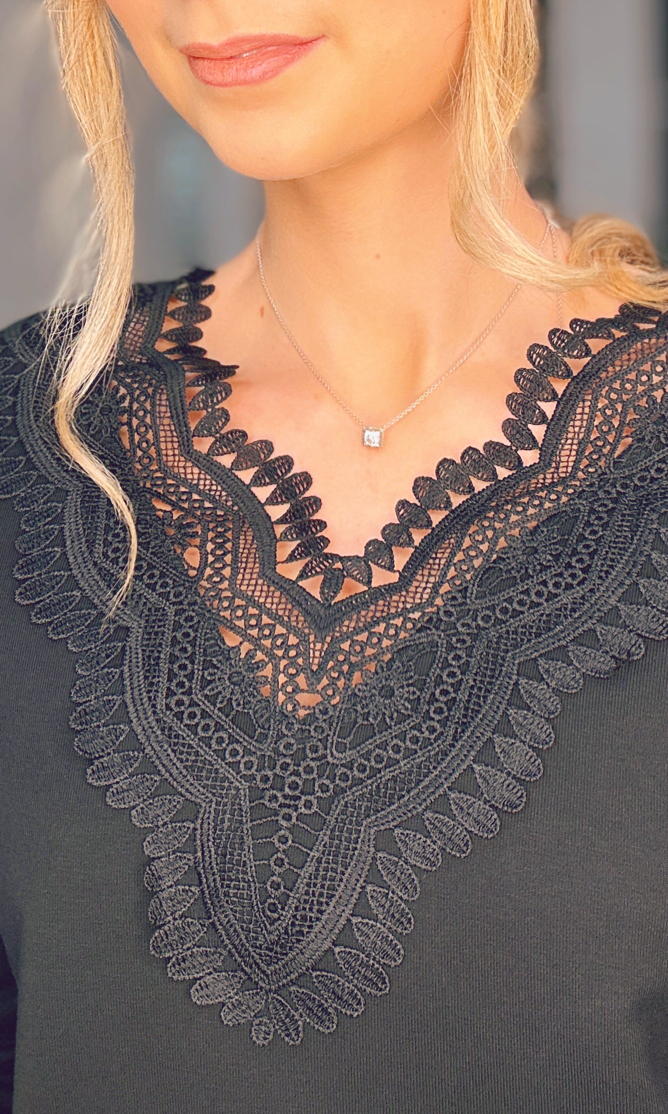 BLACK LAJOLY LACE COLLAR SWEATER