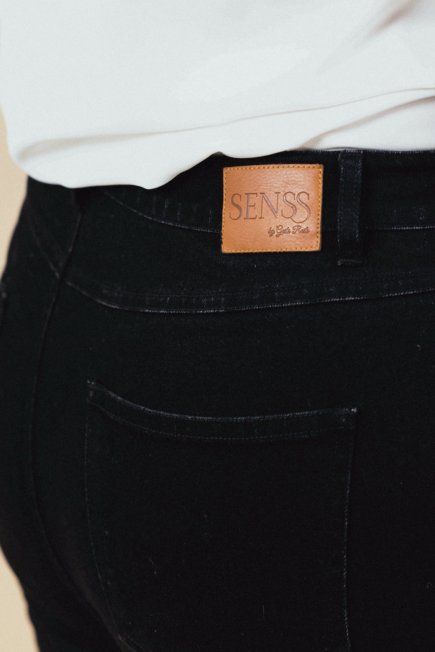 THE SENSS MOM JEANS - BLACK