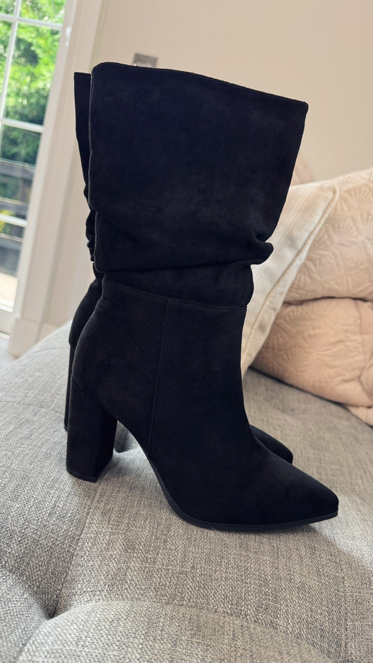 BLACK BLOCK HEEL SUEDETTE BOOTS