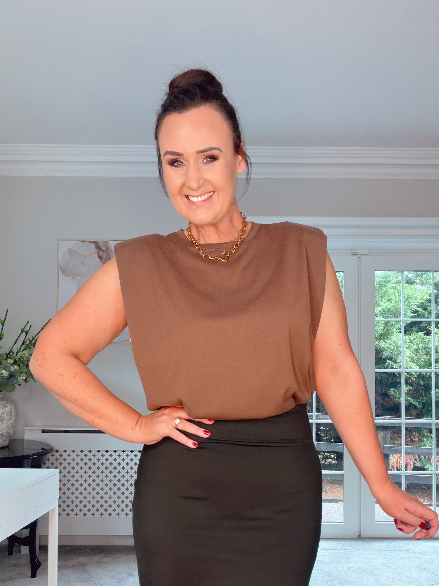 BROWN PADDED SHOULDER TSHIRT