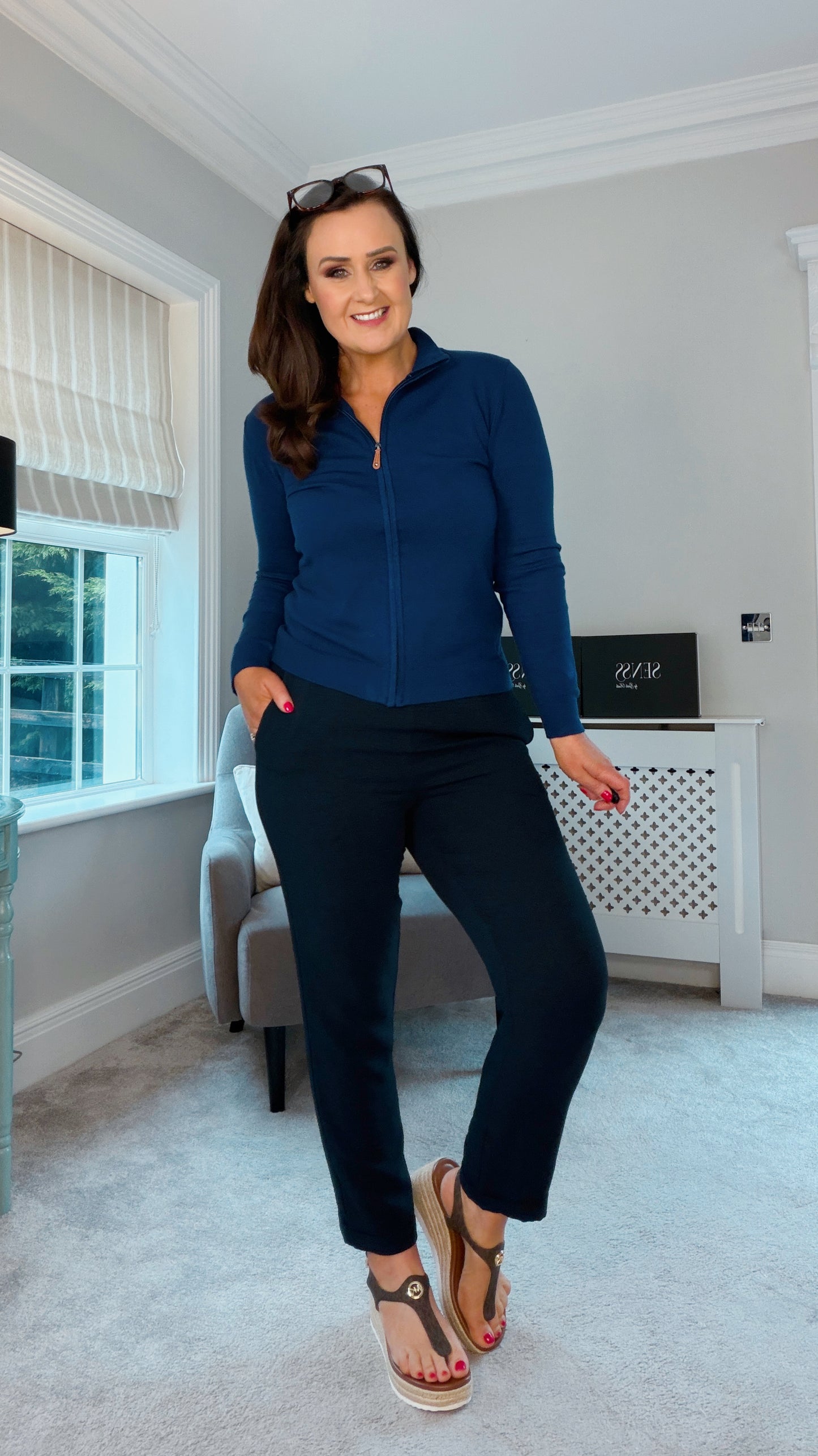 NAVY KNIT ZIP TOP