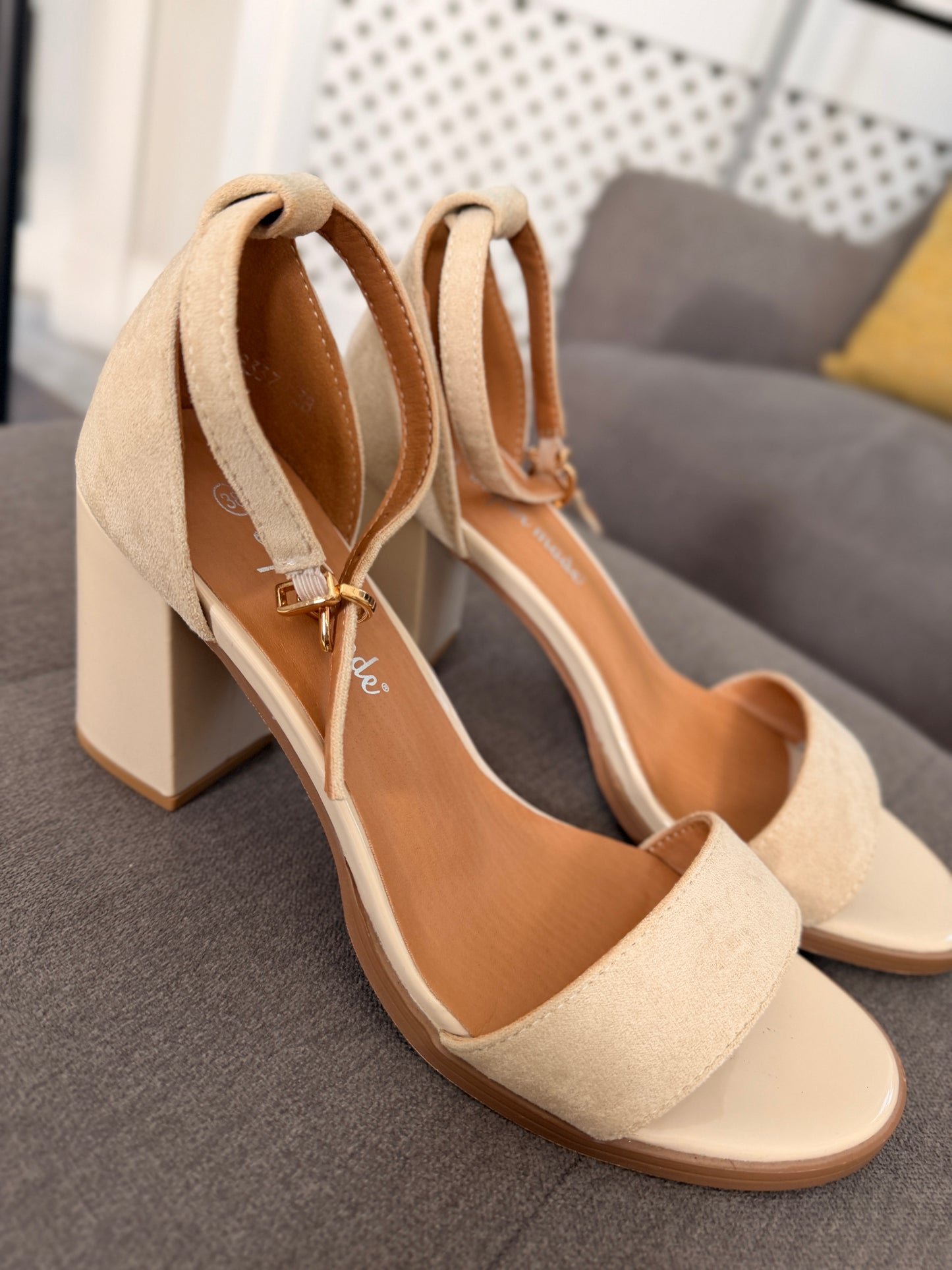 CREAM BLOCK HEEL SANDALS