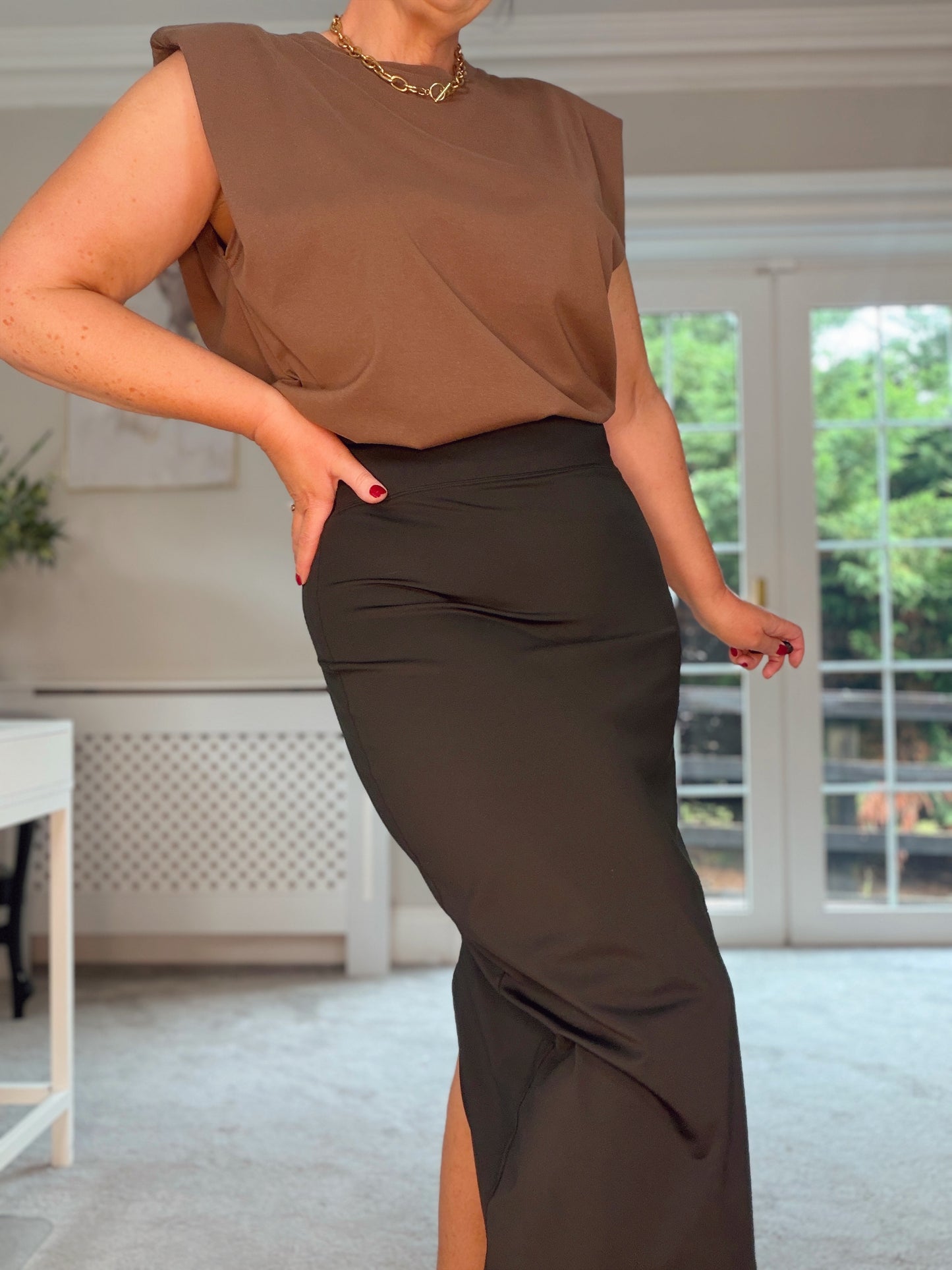 BROWN PADDED SHOULDER TSHIRT