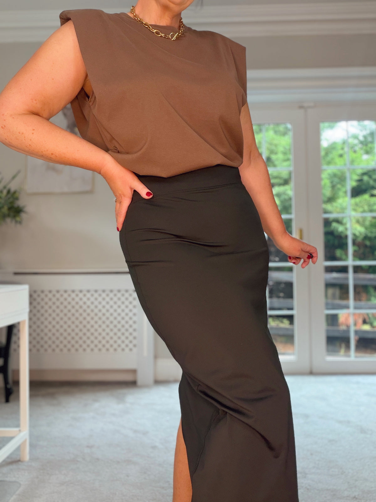 BROWN PADDED SHOULDER TSHIRT