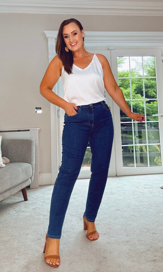 STRAIGHT LEG STRETCH JEANS