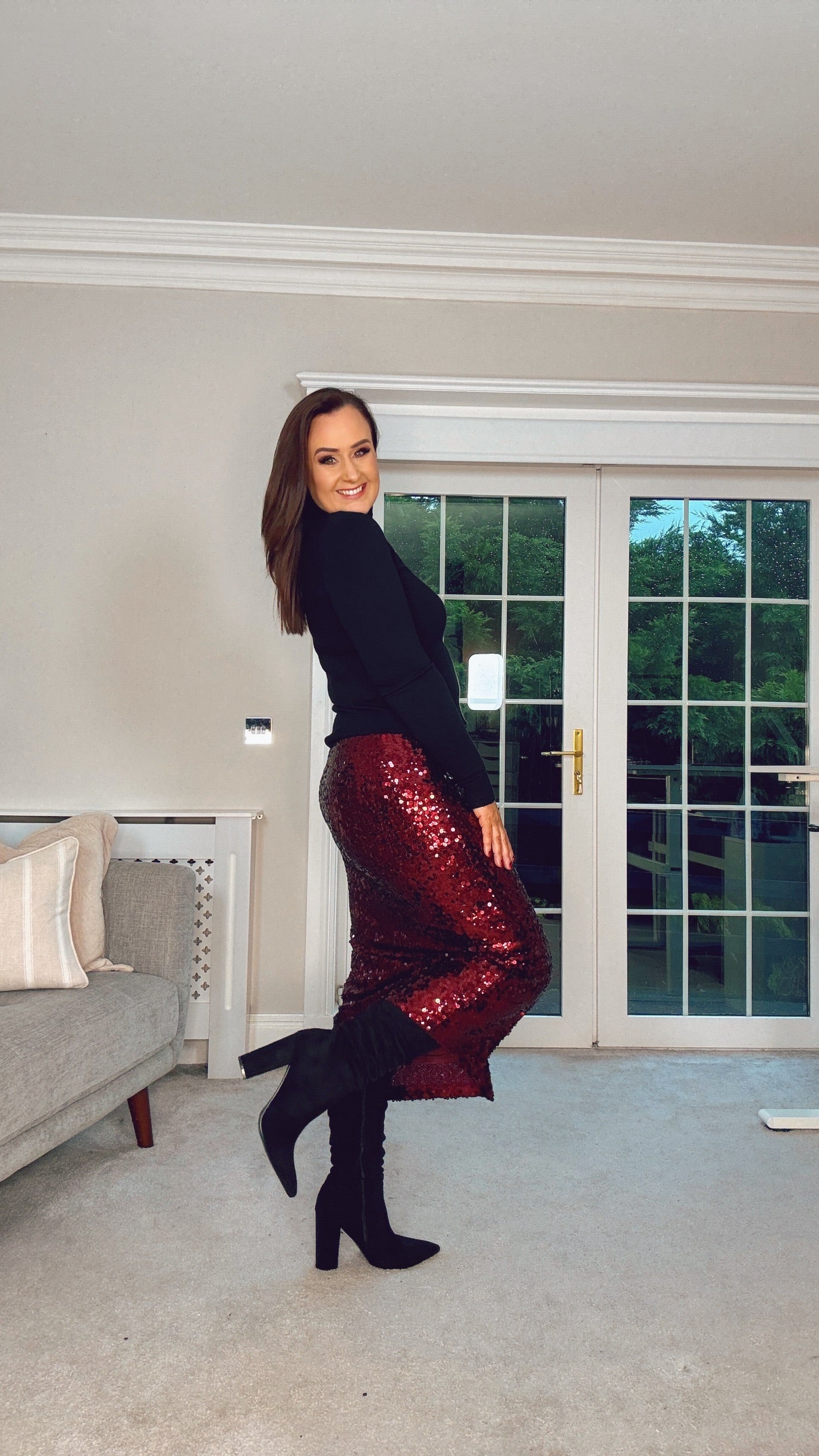 BURGUNDY SEQUENCE MIDI STRETCH SKIRT