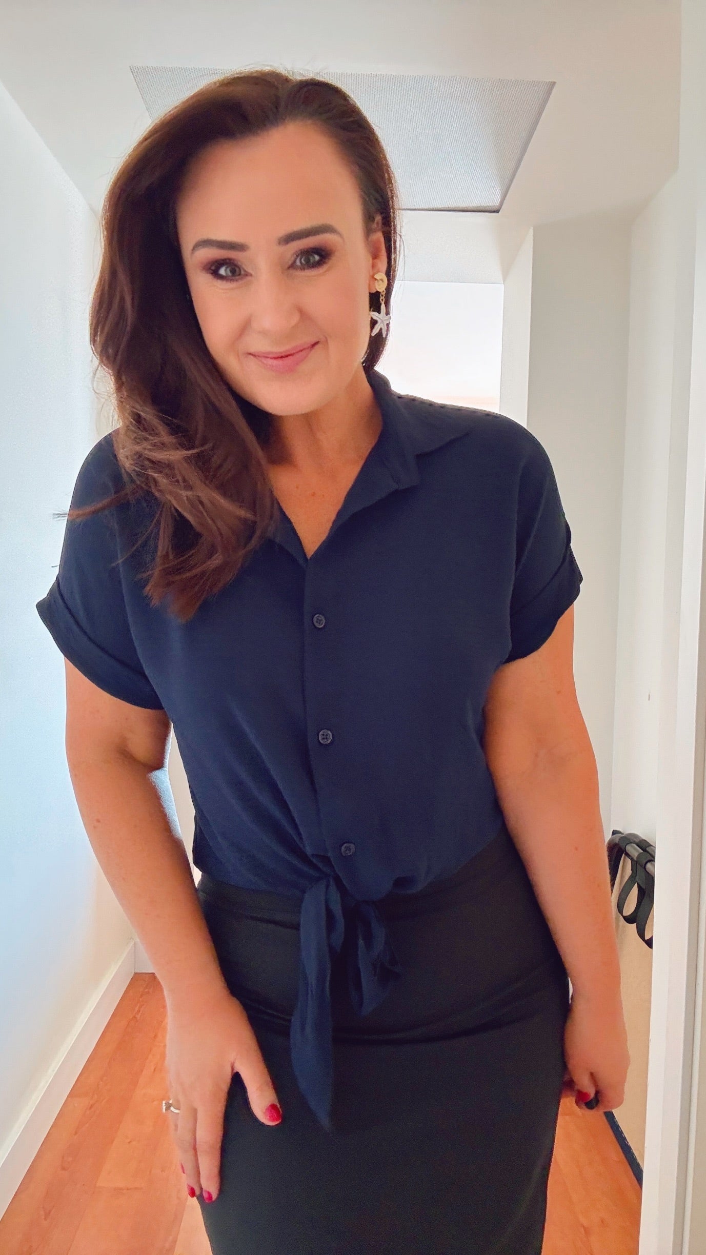 NAVY STRETCH SHORT SLEEVE TIE KNOT BLOUSE