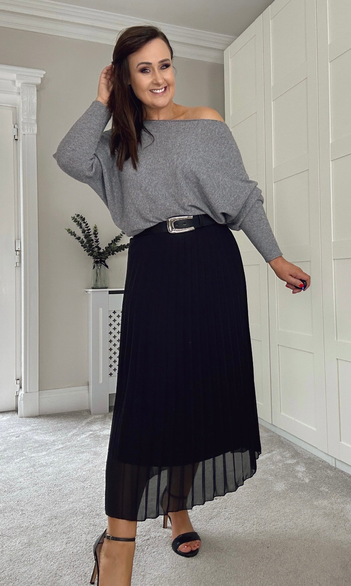 BLACK Pleated Midi Skirt