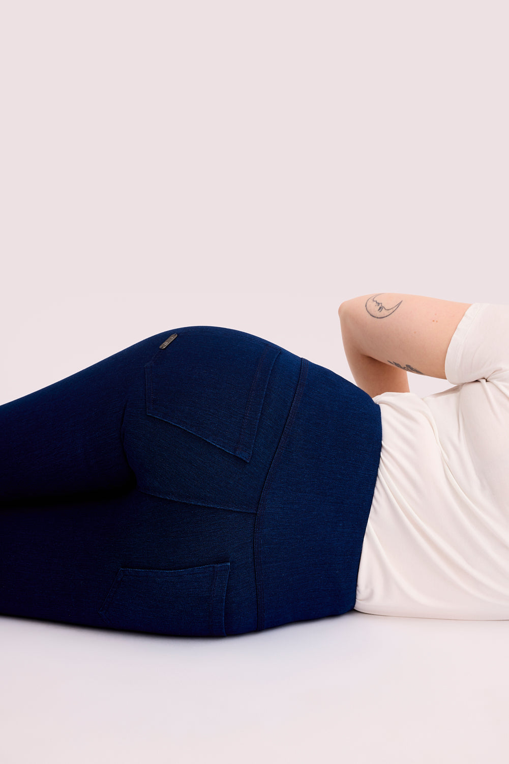 SENSS Sculpting Straight Leg Jeans